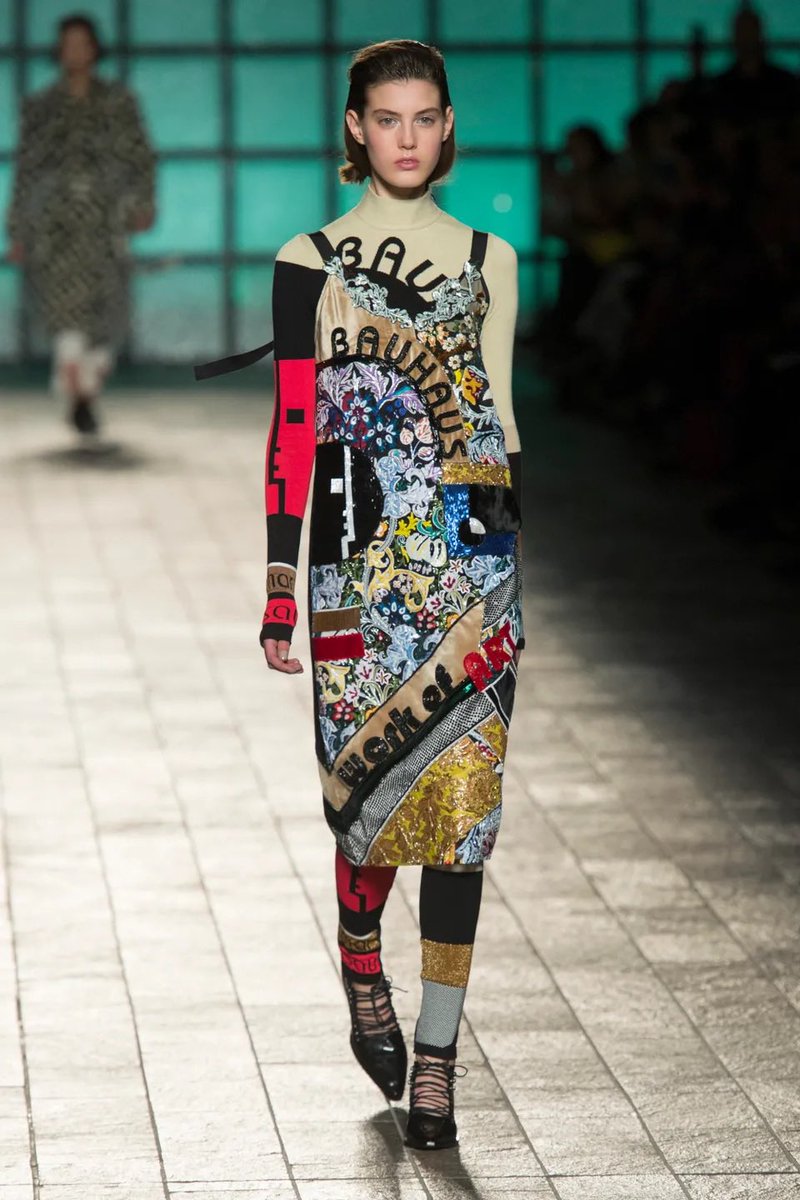 BauhausMovement's tweet image. The art of #geometry meets high #fashion #craftsmanship. Inspired by the iconic #Bauhaus movement, Mary Katrantzou creates a stunning dialogue between modernist clarity and intricate textures. A masterclass in transseasonal elegance.