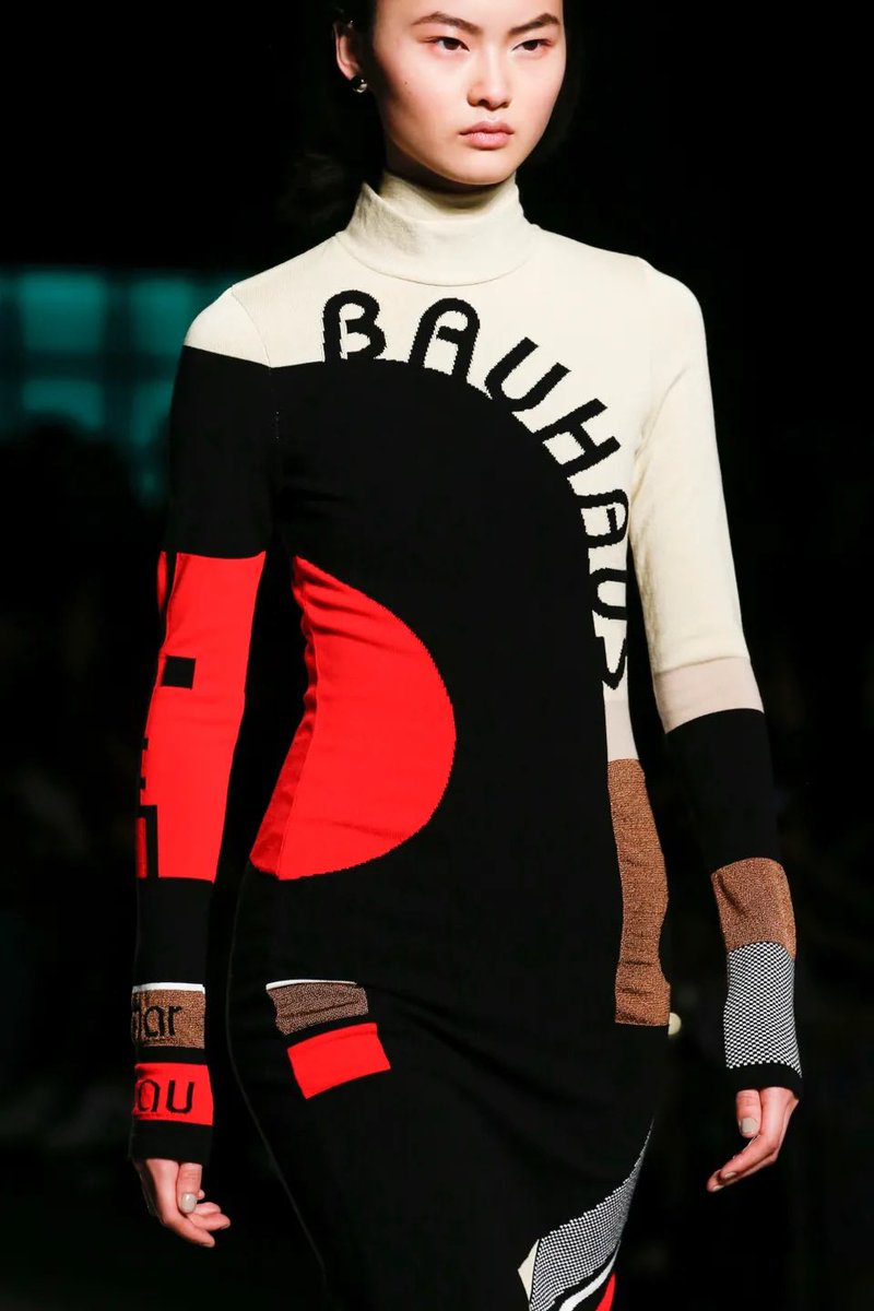 BauhausMovement's tweet image. The art of #geometry meets high #fashion #craftsmanship. Inspired by the iconic #Bauhaus movement, Mary Katrantzou creates a stunning dialogue between modernist clarity and intricate textures. A masterclass in transseasonal elegance.