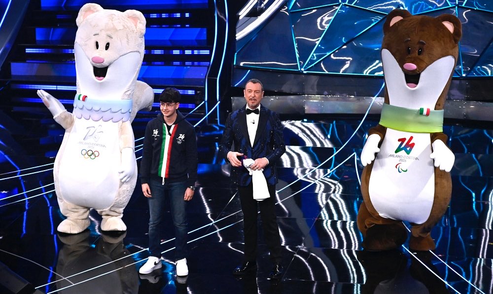 spokemayo's tweet image. vedo gente in tl che scopre ora la lore dietro le mascotte tina e milo ma io ero li quando all'1 di notte sono salite sul palco di sanremo ero lì quando la storia veniva scritta