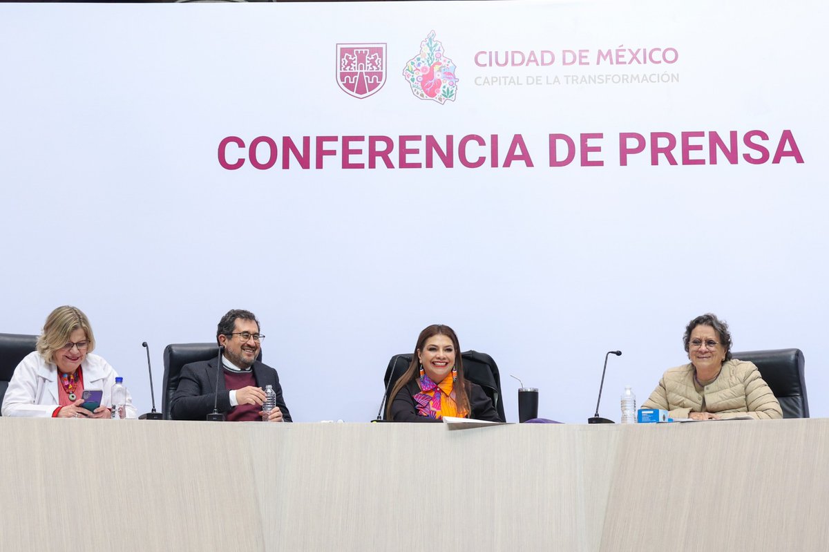 GobCDMX's tweet photo. ✨ La #JefaDeGobierno, @ClaraBrugadaM, junto a la titular de @SGIRPC_CDMX, @VenegasUrzua, el secretario de gobierno de la Ciudad de México, @craviotocesar y la titular de @SSaludCdMx, @nadgasman, presidió la #ConferenciaDePrensa con motivo del #PrimerSimulacro por sismos en la #CapitalDeLaTransformación, donde destacó que realizar estos ejercicios de prevención ayudan a salvar vidas. 👥🫀
⚡🤝🏻 Este 18 de febrero a las 11:00 h, la alerta sísmica se activará en altavoces del @C5_CDMX, receptores, radio, televisión y celulares. ¡Participa! 💫🙏🏽