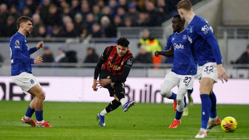 FULL TIME

EVERTON🔵  1-2 🔴 BOURNEMOUTH

New stadium, same home collapse vs the Cherries. After battling back at the weekend, today the Toffees are the victims of a visitor comeback.

Reactions at the final whistle?