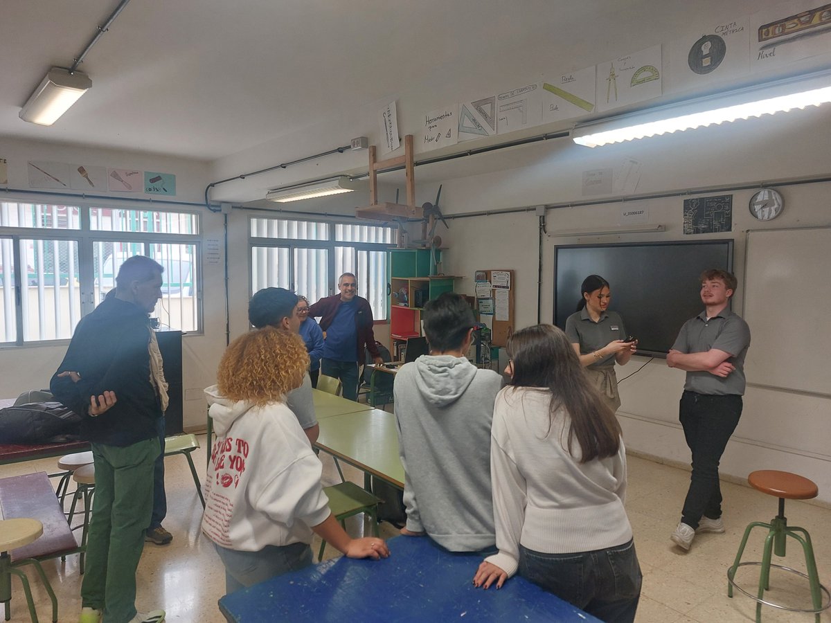 Alumnado del CFGS de Gestión de Alojamientos Turísticos mostrando las diferentes instalaciones de nuestro centro a profesorado/alumnado del Kongresshotek Potsdam (Alemania), centro formativo de referencia en Hostelería y Turismo dentro del programa Erasmus+🌍✈.