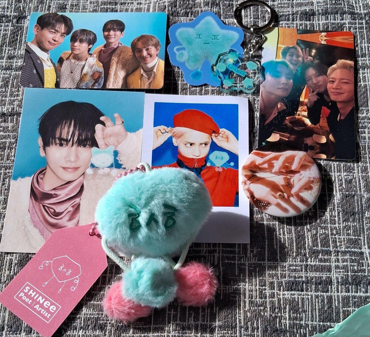 chanbinify's tweet photo. feedback mais que positivo pra @6v6collector e @shxvee
pela ceg dos fluffynees! 

Muito obrigada pelo cuidado e tranquilidade, foi uma experiência muito boa participar dessa ceg. Vieram bem embaladinhos e amei os mimos tbm, obrigado demais 🩵 https://t.co/XYYHkeG5E6