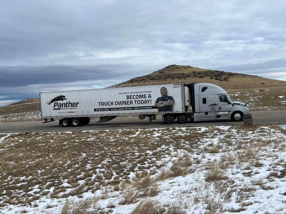 Break time! ❄️ What’s your favorite meal prep to keep you going on those snowy drives? 📷 Sandra Farish