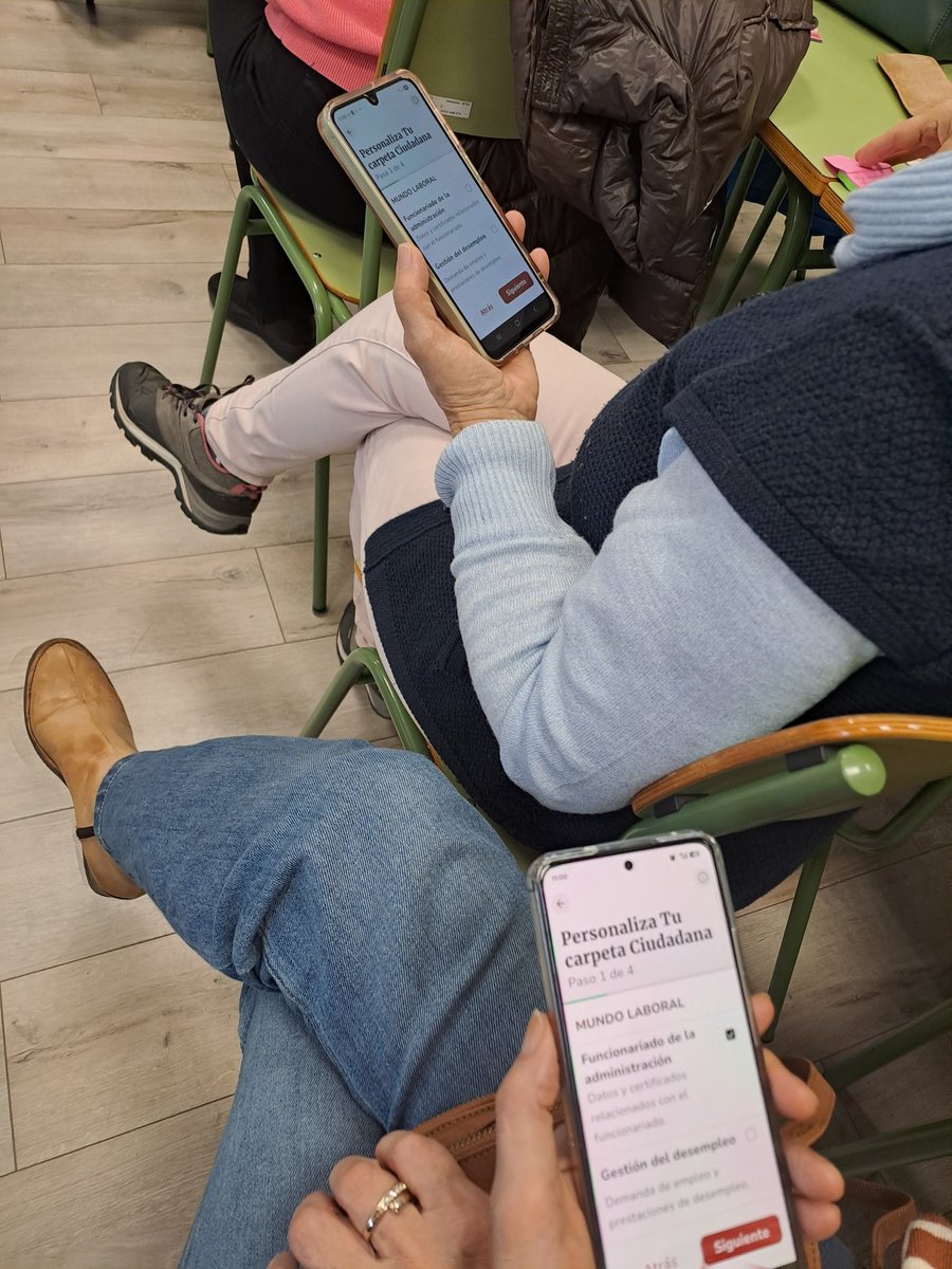 Nuestro alumnado de C. Básicos 🧠 se forma sobre el uso de Mi Carpeta Ciudadana 📁:
📥 Descargar la app
🔐 Identificarse mediante Cl@ve
📄 Consultar información personal
📬 Actualizar datos
Muchas gracias, Daniel y Pía, formadores de #ADEMA 😊
 <a href="/CFIEdeSoria/">CFIE de Soria</a> <a href="/educacyl/">Educación JCyL</a> <a href="/fadultos/">Educación de Personas Adultas</a>