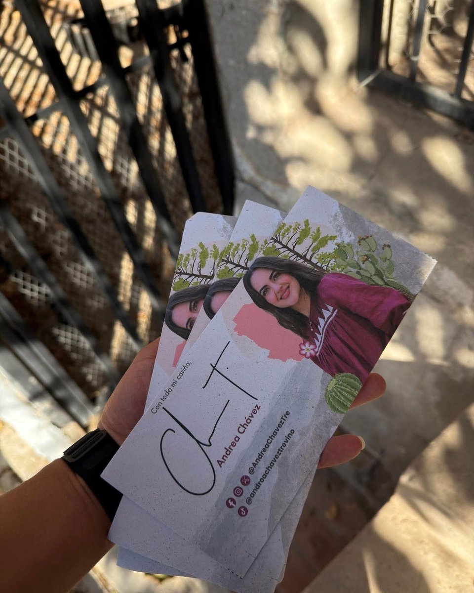 Parece que <a href="/AndreaChavezTre/">Andrea Chávez</a> sigue en campaña, las sentencias del <a href="/TEPJF_informa/">Tribunal Electoral del PJF</a> no la afectan.
Como ya tiene nuevo "padrino"...