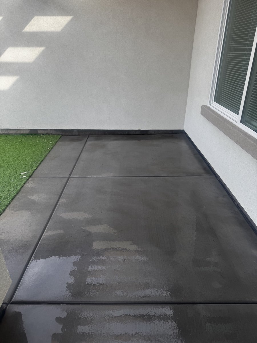 TheIsmaelLopez's tweet photo. Tip of the day to get tough stains out of concrete use Muriatic Acid 🙌 https://t.co/vaZeFkuBah