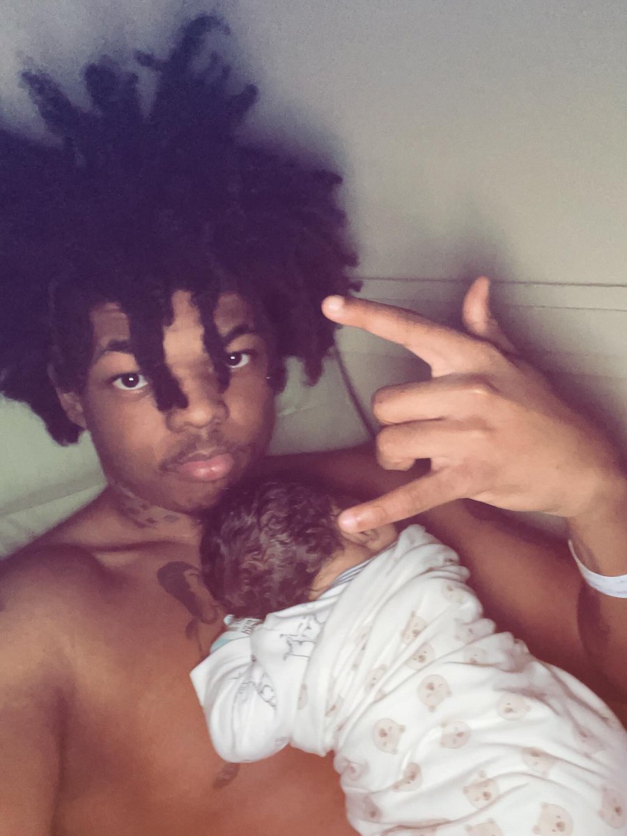 siyahhendrix's tweet photo. 👶🍼 https://t.co/GKus3hcfoo
