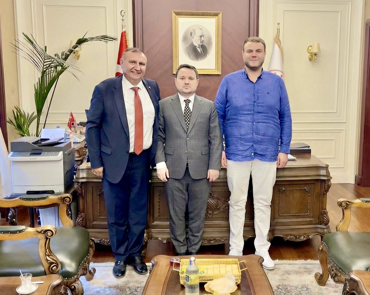MattUnal's tweet photo. Dürüstlüğü ve adaleti ile Türk milletinin gönlüne taht kuran, ideallerinden vazgeçmeyen, değerli ve cesur büyüğüm Sayın Akın GÜRLEK Beyefendi... 
Yeni üstlendiği @adalet_bakanlik görevinde kendisine üstün başarılar dilerim. En kalbi duygularımla selam ve saygılarımı sunuyorum. https://t.co/LfxYWP4TBH