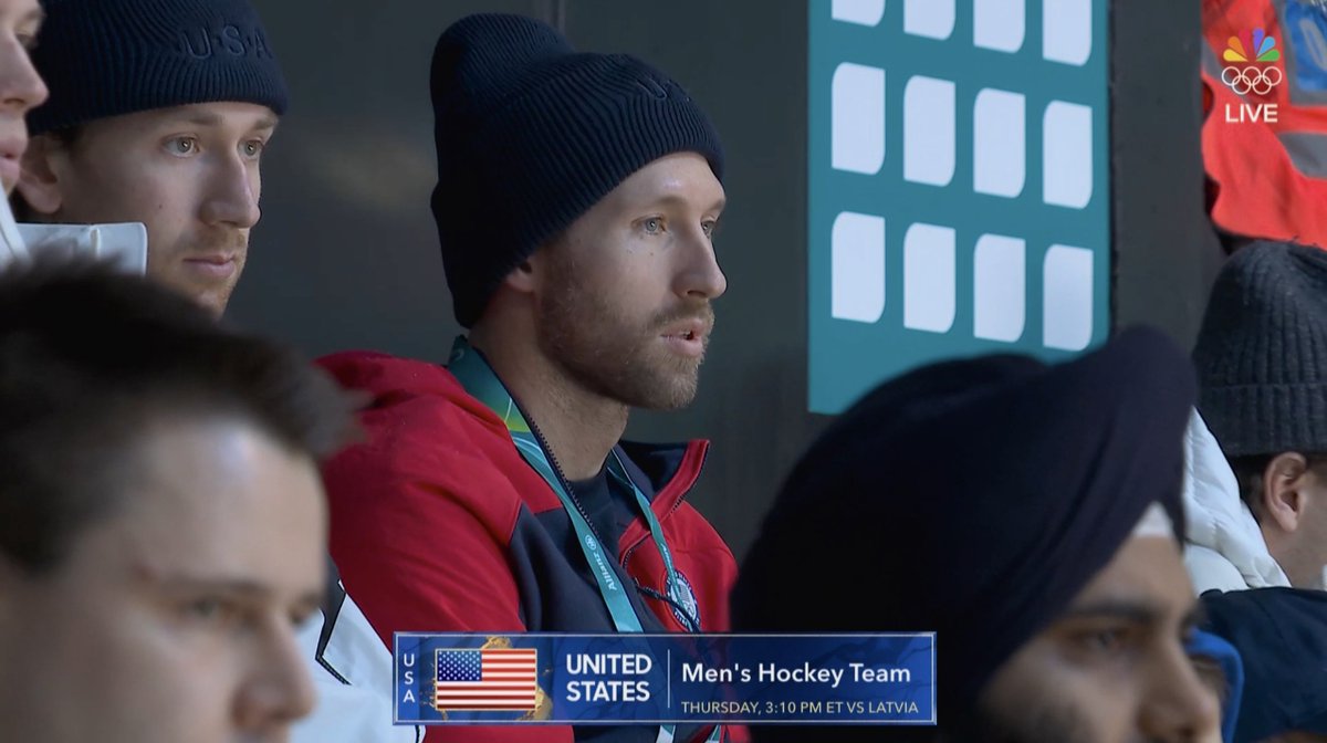 The men of <a href="/usahockey/">USA Hockey</a> are in the house tonight showing love to the U.S. Women's Olympic Team! 🇺🇸
#WinterOlympics