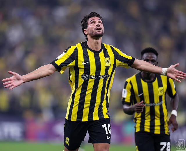 HoussemAouar's tweet image. Great performance! Amazing atmosphere! 💛🖤🐅
Alhamdulillah ☝️✨