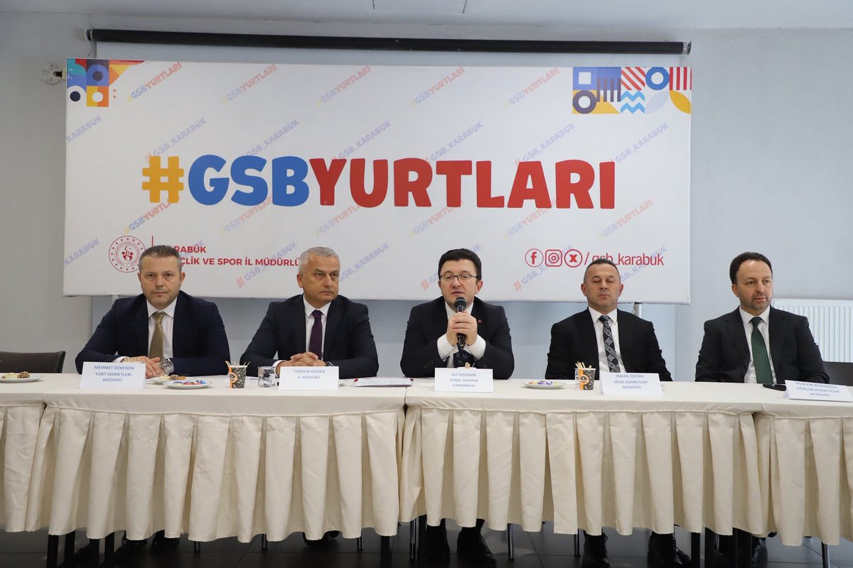 coskunguven78's tweet photo. Gençlerimiz için dertlenen ve bu konuda sahada aralıksız çalışmalar yürüten Bakanlığımız KYGM Genel Müdür Yardımcısı Ali Özdemir misafirimiz oldu. Kıymetli Genel Müdürümüzün tecrübelerinden bizler de faydalanmış olduk. 
GSB HEP YANINDA ! https://t.co/sYzxv9S0pW