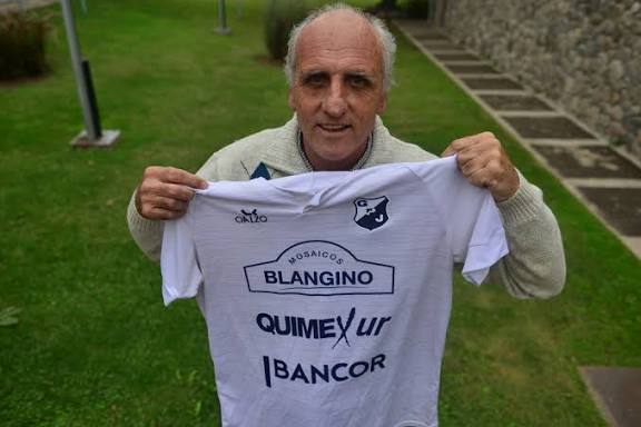 jmsponton's tweet photo. #TRFA | Dante Felauto, presidente General Paz Juniors, en @FanaticosLVdos por @suenalados "en un principio se asignó Bicentenario, luego se pensó Boca Unidos, pero antes nos juntamos con gente de Tucumán Central y de la Liga Catamarqueña quien nos ofreció el estadio de la Liga" https://t.co/XlMeYt8K36
