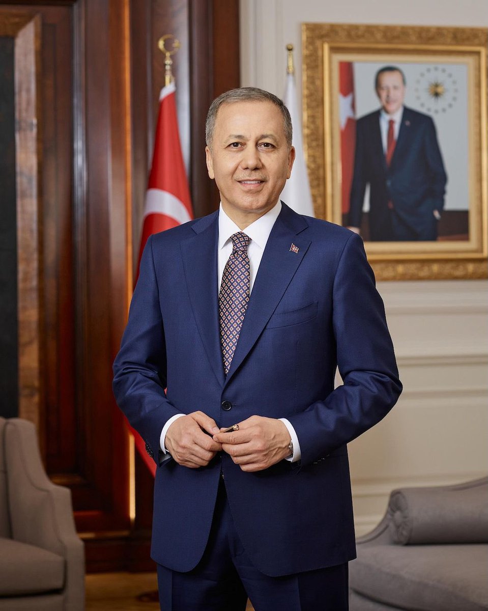 Cumhurbaşkanımız Sayın <a href="/RTErdogan/">Recep Tayyip Erdoğan</a>’ın tensipleriyle Adalet Bakanlığı görevine atanan Sayın Akın Gürlek’i ve İçişleri Bakanlığı görevine atanan Sayın Mustafa Çiftçi’yi tebrik ediyor, yeni görevlerinde muvaffakiyetler diliyorum. 🇹🇷

Ülkemize ve milletimize büyük bir gayretle bugüne