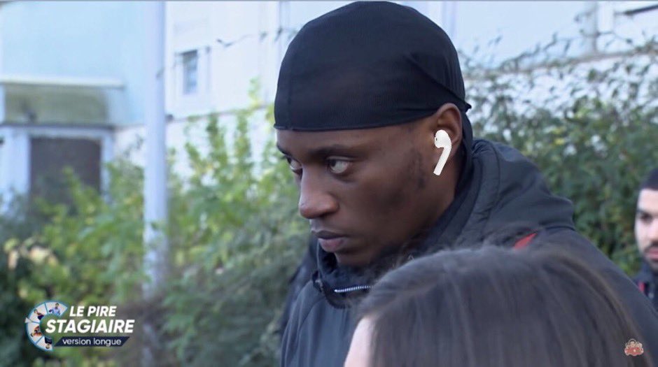 MacMillerism's tweet image. Me in public:                 My headphones: