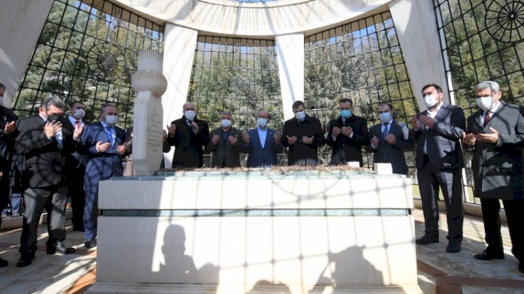 Evet...
Erzurum Valisi Mustafa Çiftçi içişleri Bakanı oldu. 

Peki kimdir Mustafa Çiftçi?

Vatan haini İskilipli Atıf'ın mezarına gidip devlet adına dua eden kişi... 
... ve... 
Milli Mücadele'nin simgesi Erzurum Kongresi'ne "yıkılsın" emrini veren vali...

İşte yeni yazı: