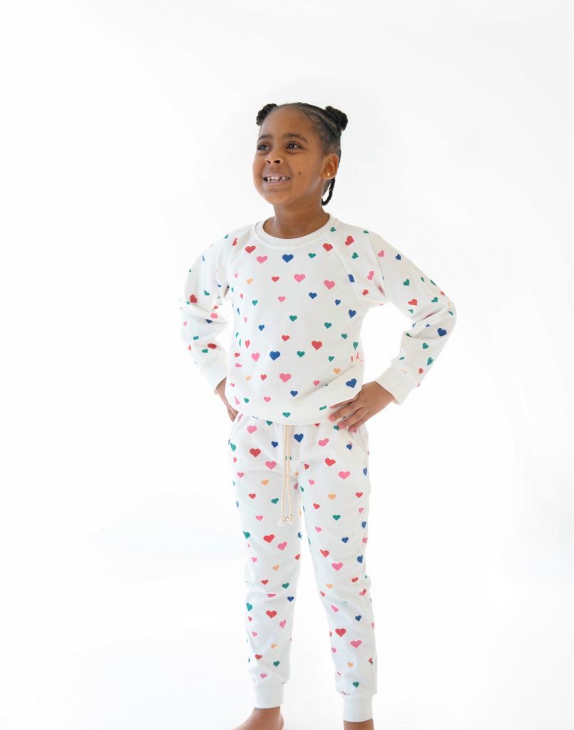 Hearts on hearts 🩷🩵❤️🧡💙

Shop our “Confetti Hearts Crewneck Terry Jogger Pant Set”. Available in sizes 0-3m to 6T

Choose one of our expedited shipping options at checkout to ensure on-time delivery 📦

Grab this here: royalbabiesandtots.com/collections/va…