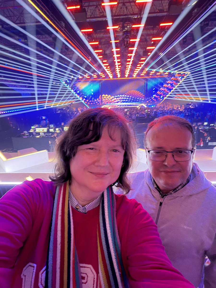 Apoyando el <a href="/BenidormFestTVE/">Benidorm Fest</a> junto con <a href="/fjpastorpina/">Javier Pastor Pina</a> De momento el escenario promete mucho #BenidormFestSemi1