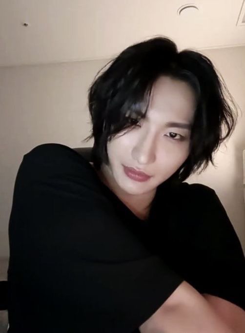 "You're joking, right?" sh asks while he felt the blush creeping up his face. 
"No, I would never joke about you sitting on my face" hj grinned and pulled the older one closer. "I want you to crush me, use me as your throne" he said in a low tone