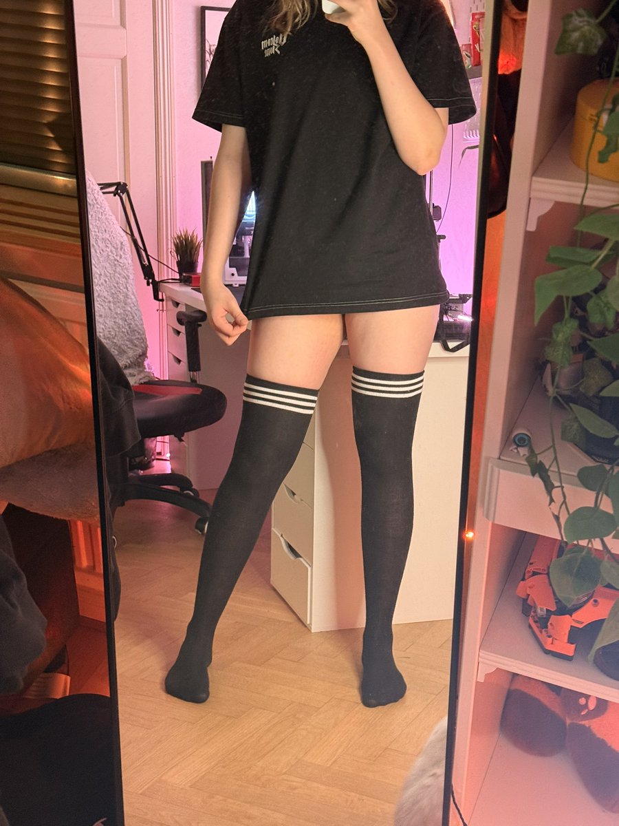 Guess who got a ringlight!! :3
🤍🤍🤍