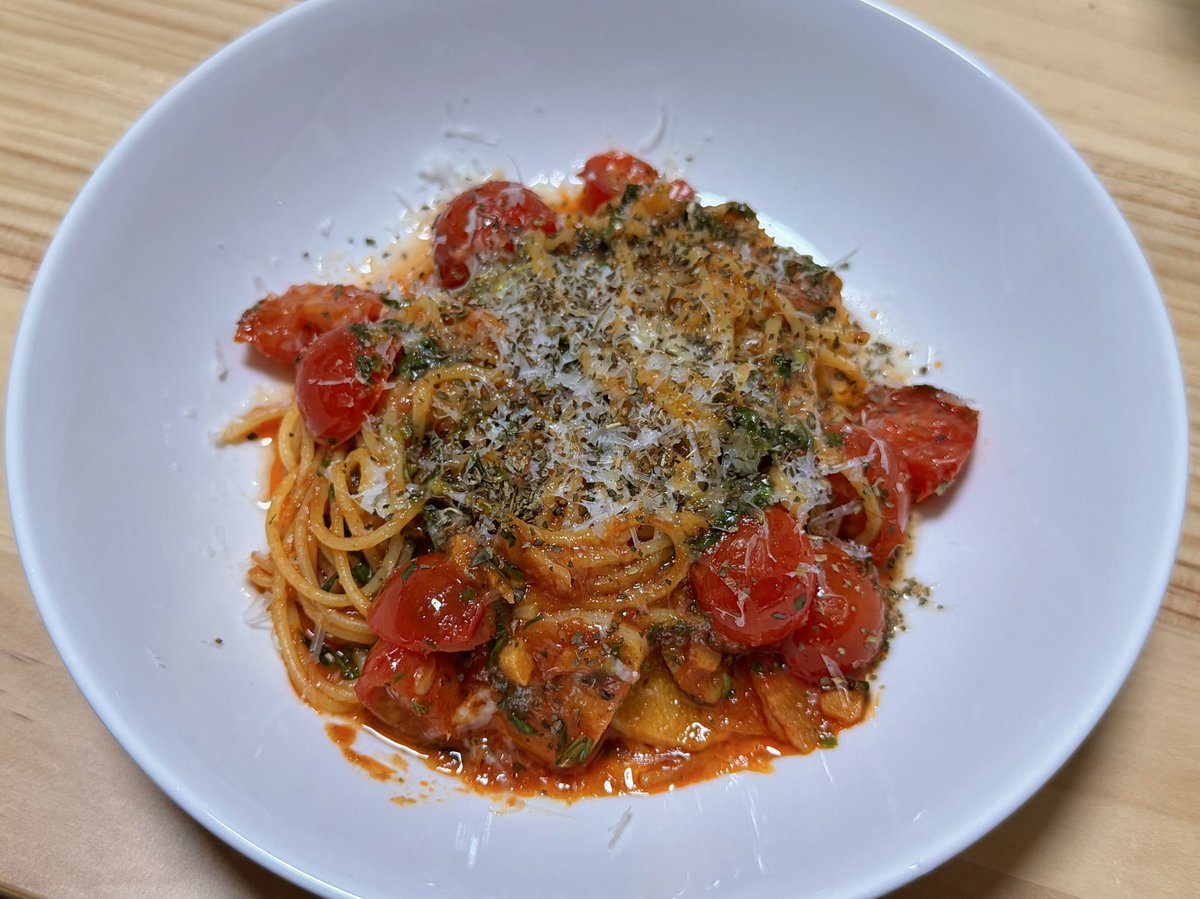 トマトガーリックパスタつくって美味すぎ昼夜逆転マンですみんなおはよう☀️