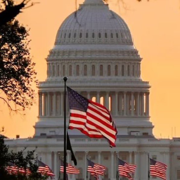 🚨 CLARITY ACT TALKS: NO DEAL 
BUT PRESSURE INCREASES

Today’s White House meeting ended without a final agreement on stablecoin yield.

But this wasn’t a failure.
It was a forcing function.

What changed:
🔹 Banks and crypto stayed engaged
🔹 Technical details narrowed
🔹