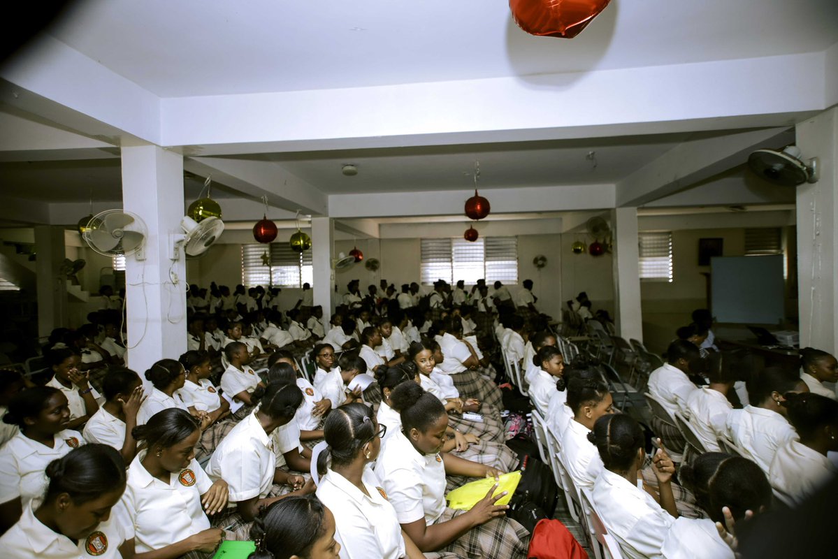 𝗟𝗲 𝟮𝟵 𝗷𝗮𝗻𝘃𝗶𝗲𝗿 𝟮𝟬𝟮𝟲, 𝑇𝑟𝑎𝑣𝑒𝑟𝑠𝑒́𝑒 a pris vie au cœur même du 𝗖𝗼𝗹𝗹𝗲̀𝗴𝗲 𝗠𝗮𝗿𝗶𝗲-𝗔𝗻𝗻𝗲, dans un moment de rencontre intense avec les élèves.

Dans leur espace, pour eux, les corps, les voix et le mouvement ont raconté les fractures, les chutes….