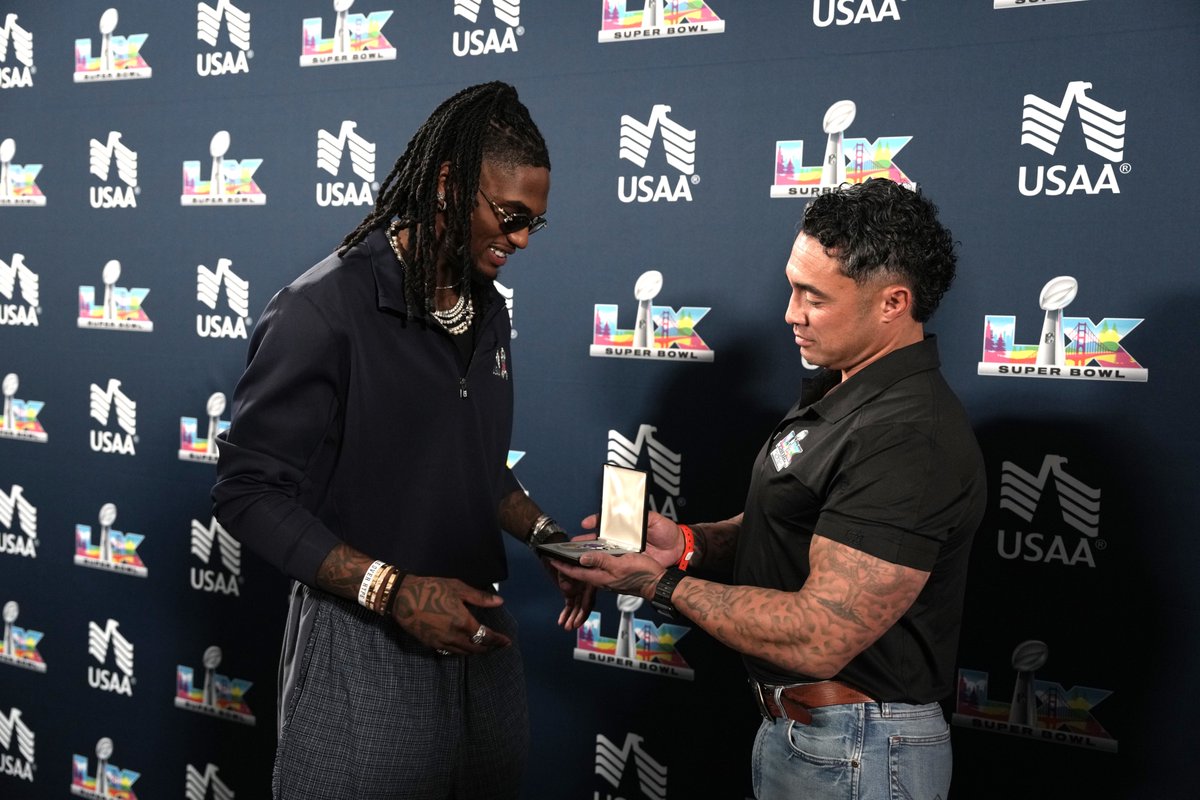 rjochoa's tweet photo. Dallas Cowboys WR CeeDee Lamb gifted Super Bowl tickets to an Air Force veteran in Technical Sgt. Chris Ferrell. 

The two met last week at @USAA's Salute to Service Lounge and Technical Sgt. Ferrell presented CeeDee his Purple Heart that he received following an injury during a deployment to Afghanistan in 2009.