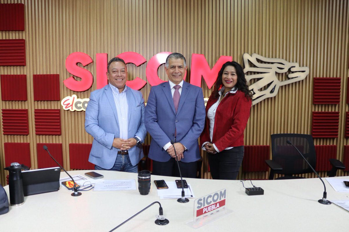 SPFAGobPue's tweet photo. El subsecretario de Ingresos @C_CastellanosG , fue entrevistado en @SicomNoticias_ 🗣 por Álvaro Ramírez; en @SICOMPue por Gerardo Herrera e Itzeli Zamora; y por @LeonardoTorixa “El Gallo de Oro” en Tribuna Vigila donde informó sobre el Control Vehicular 2026. 🚗📻📺

💰 Paga tu Control Vehicular antes del 31 de marzo y obtén el 100% de descuento en Tenencia.

El @Gob_Puebla reafirma su compromiso con la economía de las familias poblanas, ofreciendo trámites ágiles y seguros.

📌 Para recibir este beneficio, no debes contar con adeudos previos.
⚠️ Realiza tu pago únicamente en plataformas oficiales:
🖥 https://rl. https://t.co/HNG4mr7zZm

#PorAmorAPuebla #PensarEnGrande