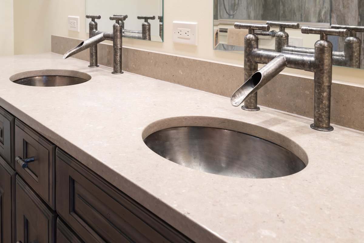 langskitchens's tweet image. Looking for a bath design with an edge? 🛁✨ Add bold, industrial fixtures to balance a traditional style for a truly one-of-a-kind space. Ready to remodel? Let’s get started!
📞(215) 968-5300
#BathroomDesign #BoldInteriors #DesignInspiration #BucksCountyHomes