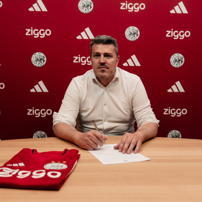 AFCAjax's tweet photo. Welcome to Ajax, Oscar García 🤝

Ajax has reached an agreement with Oscar García on the coach’s move to Amsterdam. García will take up the role of head coach of Ajax U23. The Spanish coach has signed a contract with immediate effect, running until June 30, 2027.