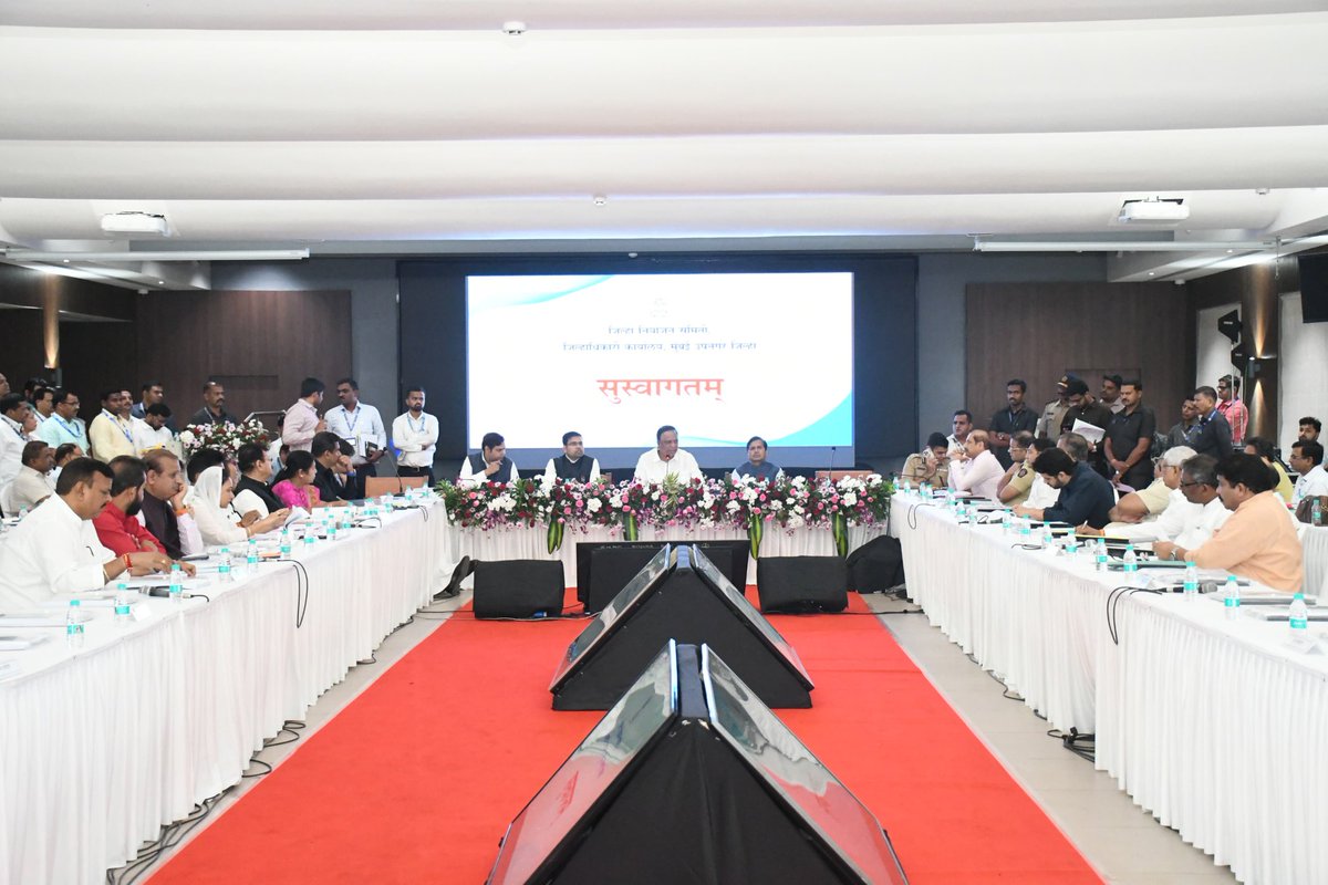 मुंबई उपनगर जिल्ह्यासाठी २०२६-२७ या वर्षासाठी १४९७ कोटी रुपये प्रस्तावित 

मुंबई जिल्ह्याच्या जिल्हा नियोजन समितीची सह पालकमंत्री मंगलप्रभात लोढा आणि आम्ही बैठक घेतली. 

या बैठकीत मुंबई उपनगर जिल्ह्यासाठी २०२६-२७  या वर्षासाठी ७१० कोटी रुपयांच्या प्रारूप आराखड्यास मंजुरी दिली.