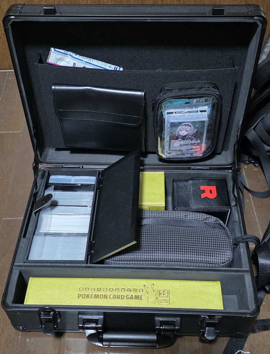 カードセパレーターケース、まさかのロケット団アタッシュケースの左側