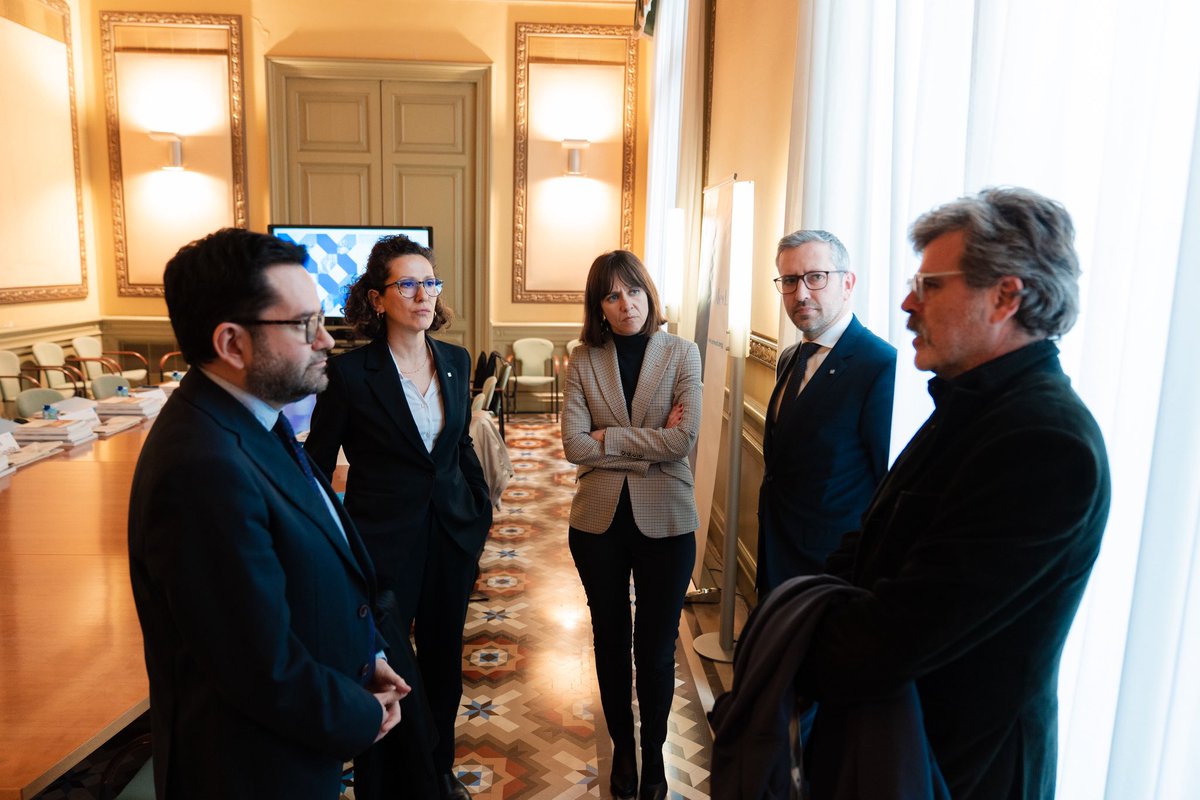 exteriorscat's tweet photo. 🌊 La Junta de Govern de l’@IEMed_ presenta el pla de treball d’enguany, centrat en el seguiment del nou Pacte per la Mediterrània.

La incidència política basada en el coneixement, les aliances per al desenvolupament socioeconòmic, i la governança inclusiva, eixos clau del 2026. https://t.co/WKN6JPGB7s