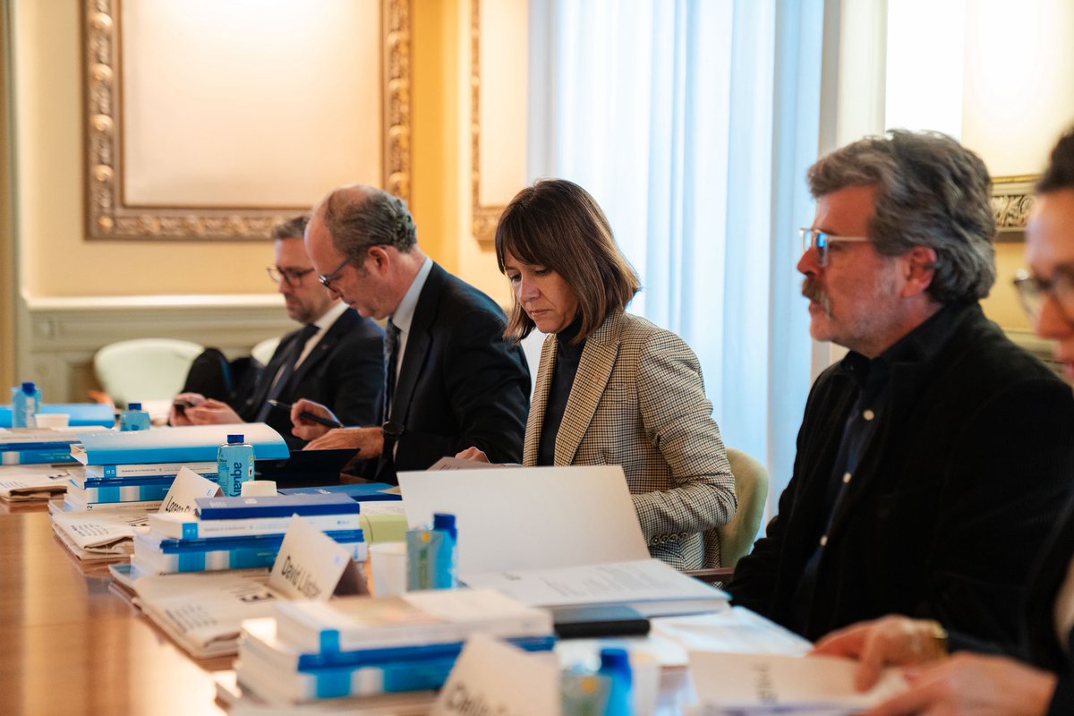 exteriorscat's tweet photo. 🌊 La Junta de Govern de l’@IEMed_ presenta el pla de treball d’enguany, centrat en el seguiment del nou Pacte per la Mediterrània.

La incidència política basada en el coneixement, les aliances per al desenvolupament socioeconòmic, i la governança inclusiva, eixos clau del 2026. https://t.co/WKN6JPGB7s