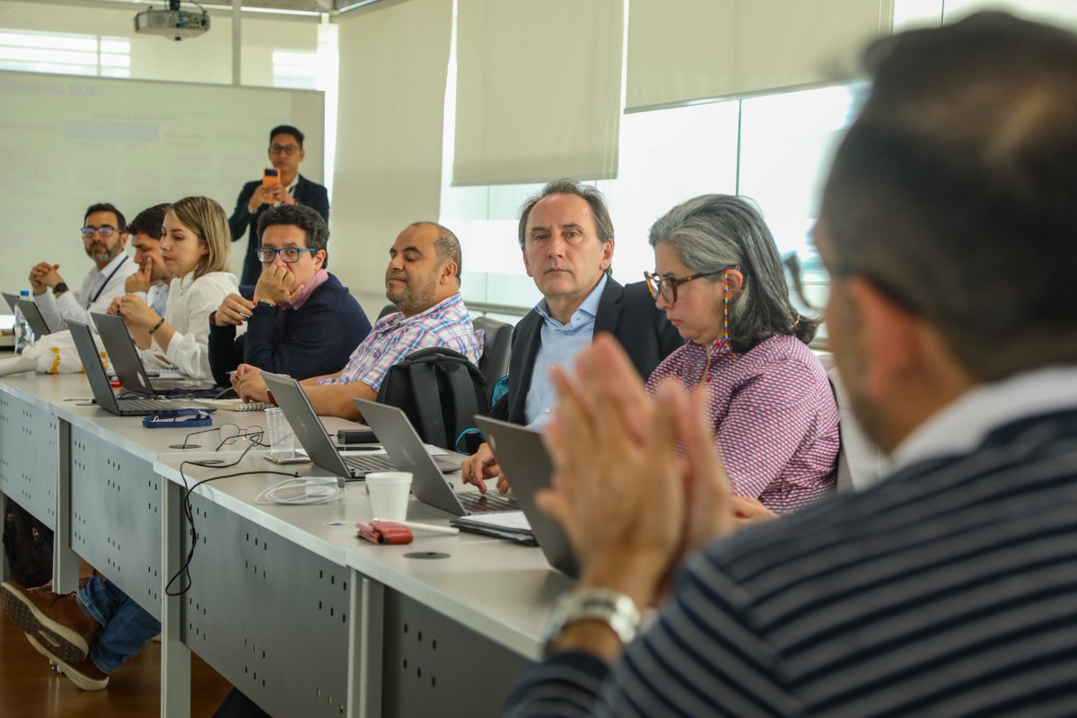 BDEcuadorBP's tweet photo. 🌱🏙️ Fortalecemos capacidades para un desarrollo urbano sostenible

Junto al #BancoEuropeoDeInversiones y @GIZEcuador realizamos el taller “Desarrollo de Capacidades para Intermediarios Financieros en Finanzas Climáticas Urbanas”, enfocado en identificar y financiar proyectos que cuidan el ambiente 🌍 y mejoran la calidad de vida de la gente.

Impulsamos obras resilientes al clima y bajas en carbono que fortalecen servicios esenciales como:
💧 Agua y saneamiento
♻️ Gestión de residuos
⚡ Energía renovable

#GestiónQueTransformaTerritorios