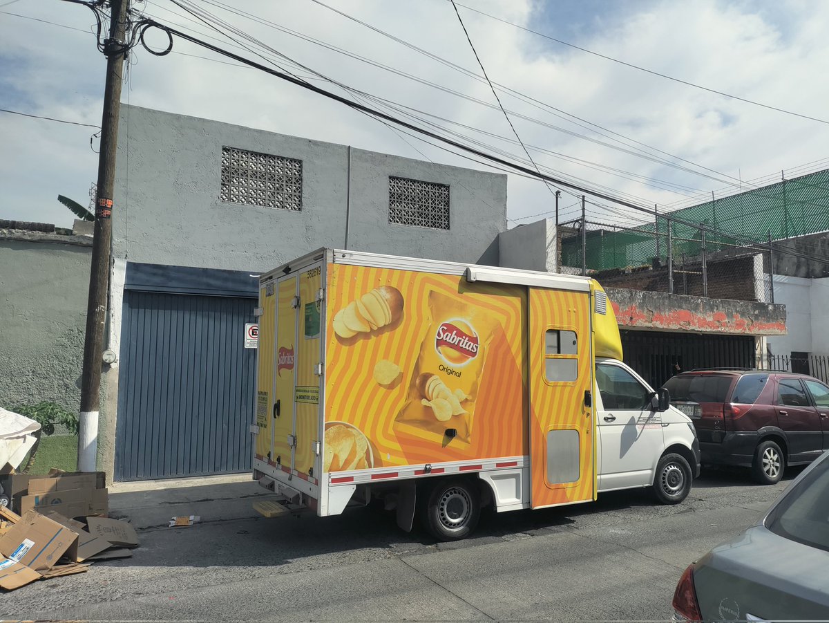 acastro0207's tweet photo. @Sabritas_mex 
Todos los días una de tus unidades se estaciona fuera de mi cochera y no puedo salir, se queda allí hasta auna hora y busco al chófer y no lo encuentro, ya estoy hasta la coronilla de esto https://t.co/7euXlUcJut