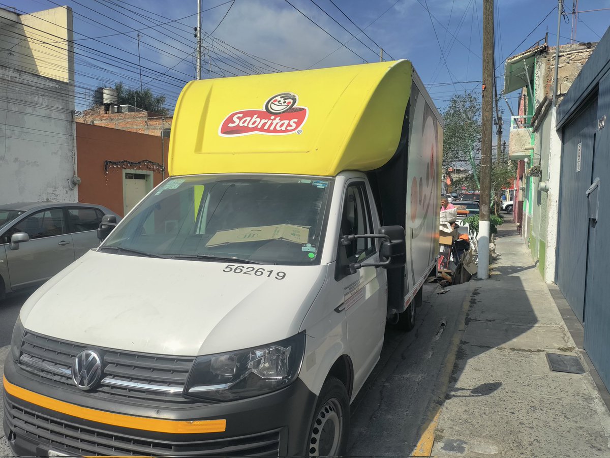 acastro0207's tweet photo. @Sabritas_mex 
Todos los días una de tus unidades se estaciona fuera de mi cochera y no puedo salir, se queda allí hasta auna hora y busco al chófer y no lo encuentro, ya estoy hasta la coronilla de esto https://t.co/7euXlUcJut