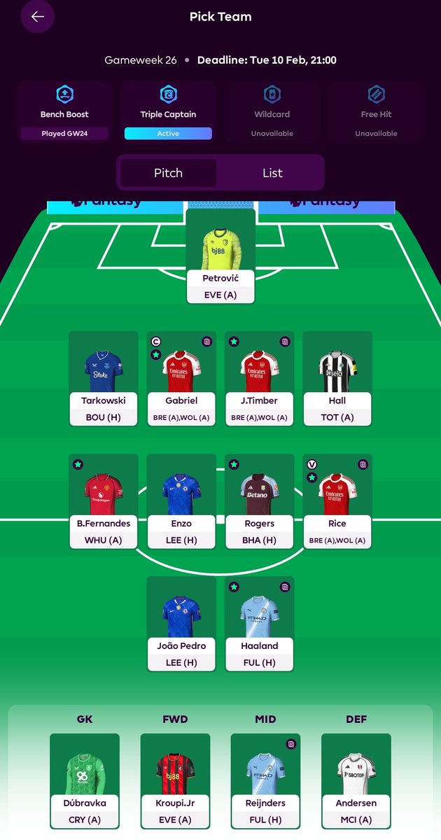 Xlrsore2's tweet photo. @FPLKayman Alsalamu alaykum bro, who to bench this gw? I want to play kroupi tbh. https://t.co/TkntnyeZR4