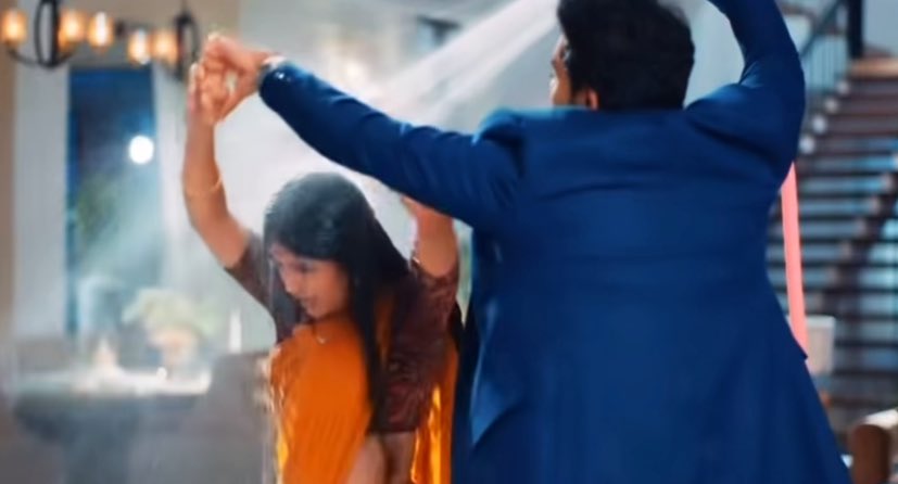 ShashiU10's tweet photo. They recreated these scenes🥹❤️

Look how far they’ve come 🧿🤌🫶

#MaanaKeHumYaarNahi #MKHYN #KriShi https://t.co/ng8mQxJSsC