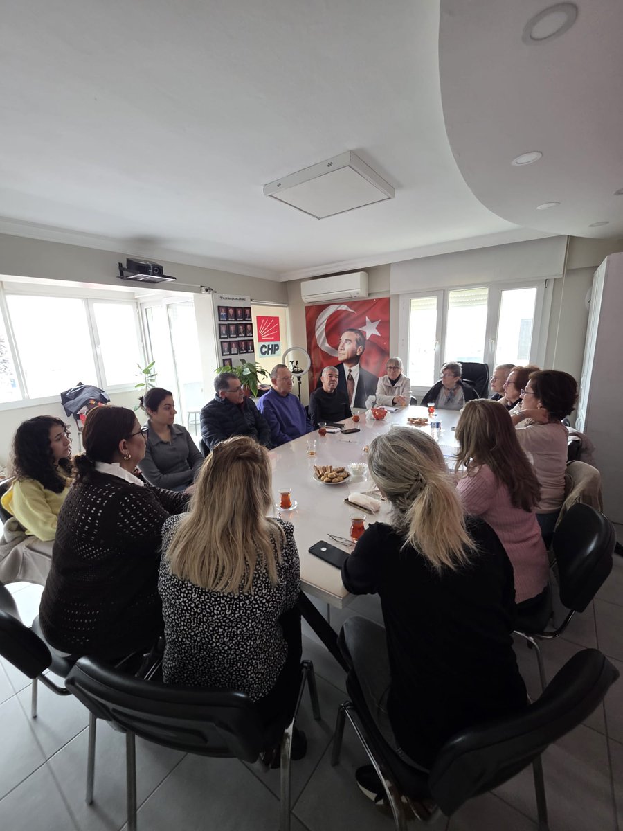 yeniguzelbahce's tweet photo. CHP Güzelbahçe Eğitim Komisyonu olarak Şubat ayı toplantımızı gerçekleştirdik. Toplantıda, önceki dönem çalışmaları değerlendirilmiş; eğitim alanında yürütülen faaliyetler ve önümüzdeki döneme ilişkin planlamalar ele alınmıştır. Komisyon çalışmalarımıza devam ediyoruz. https://t.co/DeZyiIcO5s