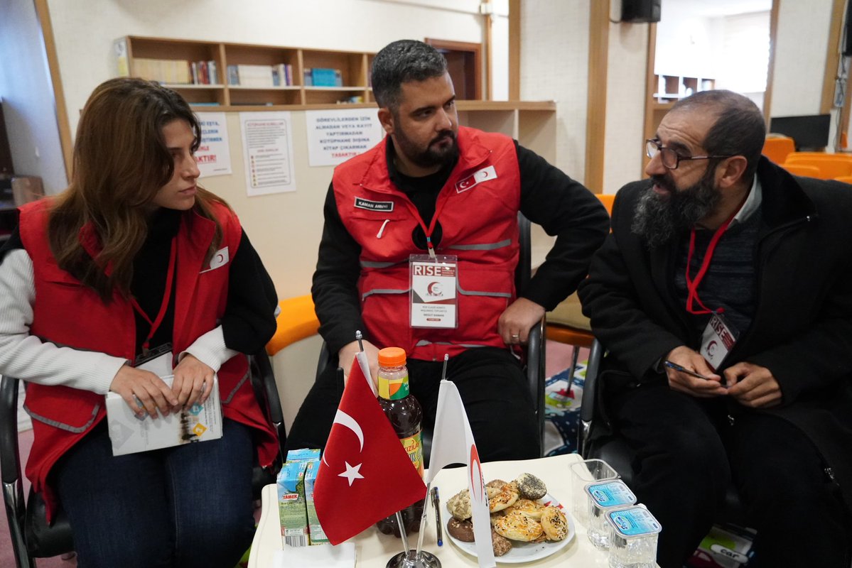 RISE Projesi kapsamında Elazığ’da Yurtbaşı Beldesi’nde çalışmalara başladık.
Yerel halk ve akademisyenlerin yer aldığı komiteyle afet risklerini birlikte belirleyip çözümler üreteceğiz. İlk toplantımızı Yurtbaşı Semt Kütüphanesinde gerçekleştirdik.