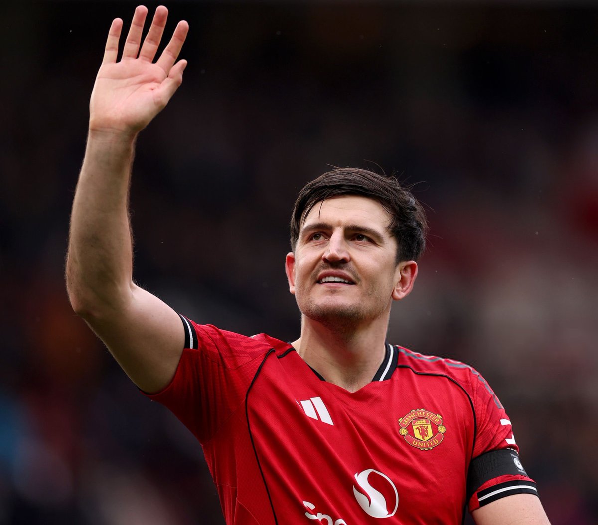 ManUnitedZone's tweet photo. 🚨 Harry Maguire looks increasingly likely to sign a new contract at Manchester United.

Maguire's £180,000-a-week deal runs out at the end of June - it's hoped that the two sides can reach an agreement over his new salary and the length of the contract.

[@ChrisWheelerDM, @NathSalt1]