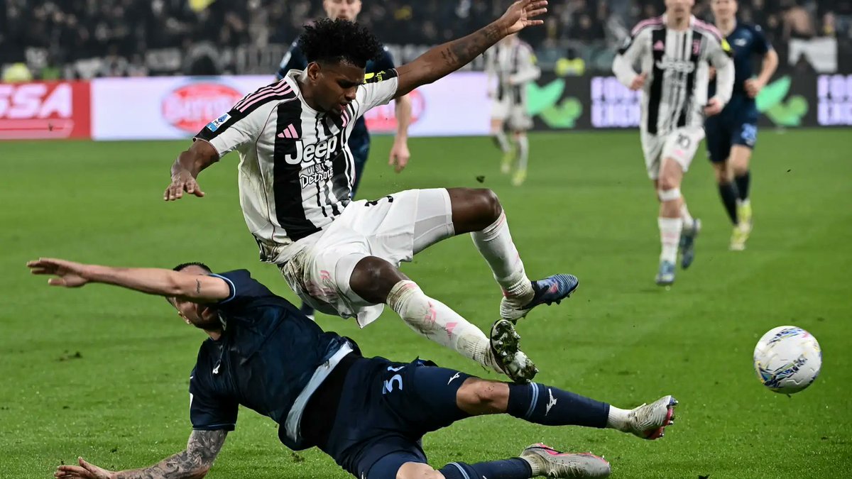 erroriarbitrali's tweet image. #JuveLazio | da questa mattina leggo che per l'AIA e i vertici arbitrali il contatto #Gila / #Cabal sarebbe stato valutato correttamente perché il difensore cerca di ritrarsi senza di fatto commettere una infrazione.

❌ in realtà questo pomeriggio ad OPEN VAR il settore tecnico