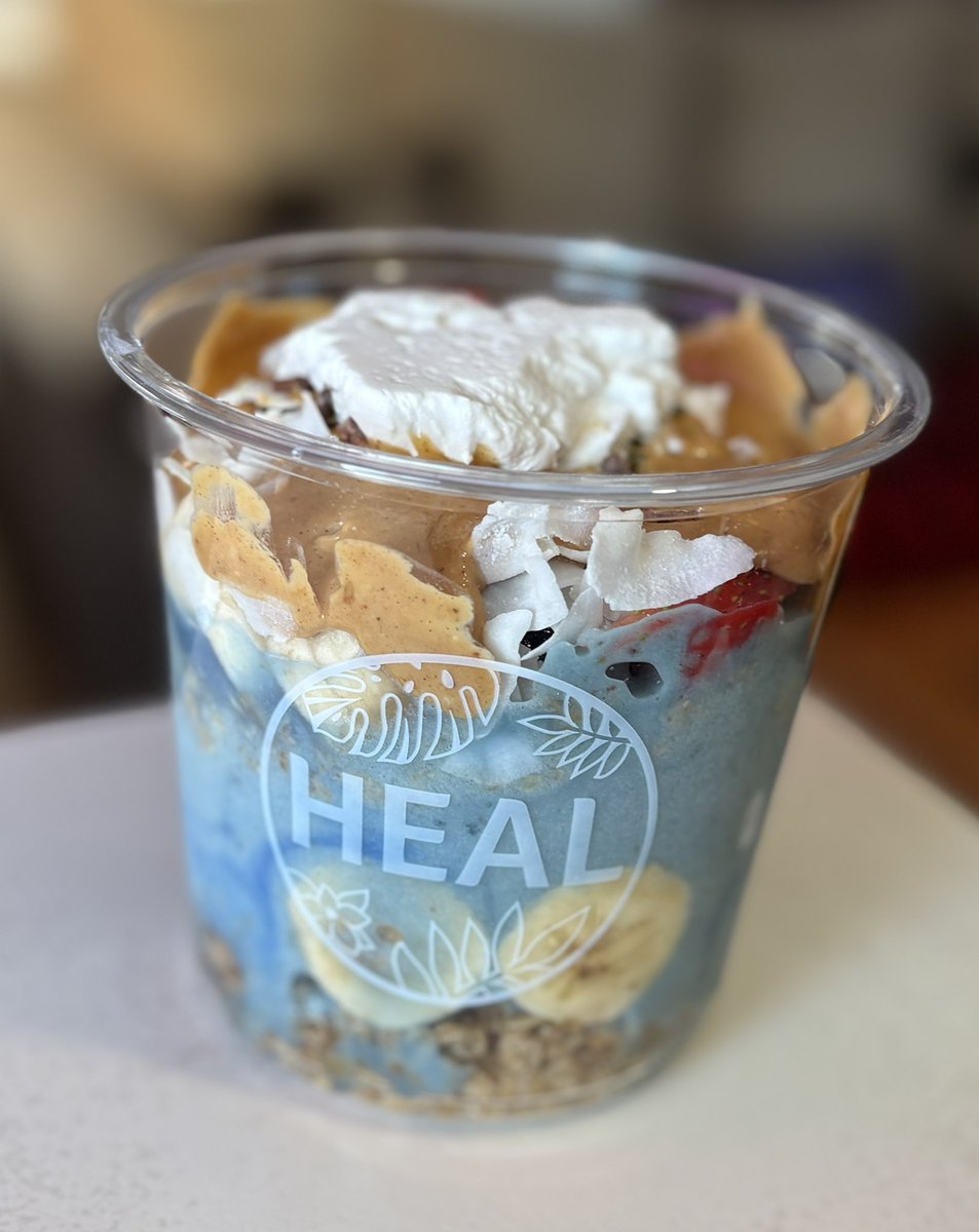 AshSmart's tweet image. New Addiction Unlocked 😋

This time I added some Coconut cream to the top &amp;amp; it changed the whole bowl for the better! Love it 

It’s so filling &amp;amp; gives me so much energy. 

#Heal #HealWellness #Superfood #SmoothieBowl #HealingEra