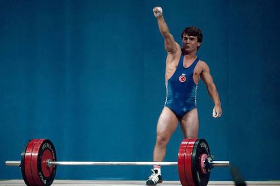 Sporu sevdirenler…
#NaimSüleymanoğlu
#cepherkülü