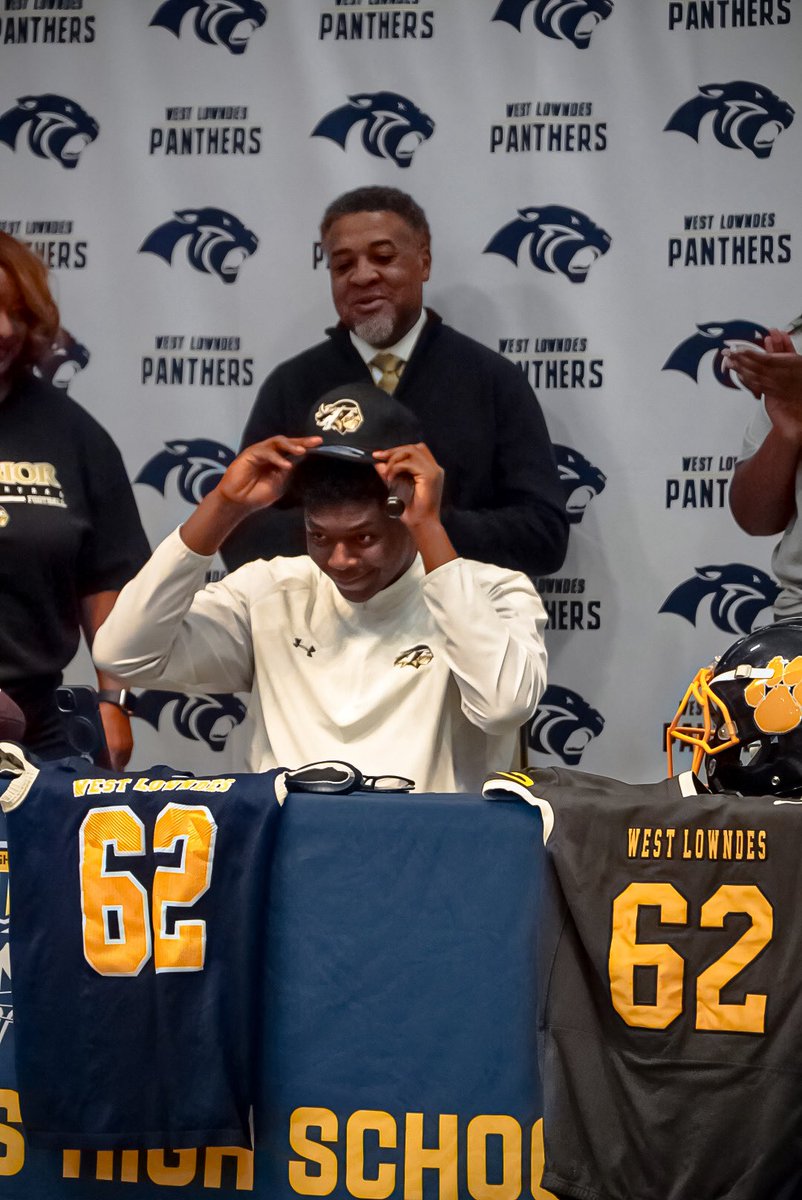 EliSanders38346's tweet photo. 100000% Committed 
#AGTG 
@eccc_football 
@Coach_Luther 
@Coach_Webster2 https://t.co/0OgivzJFwB