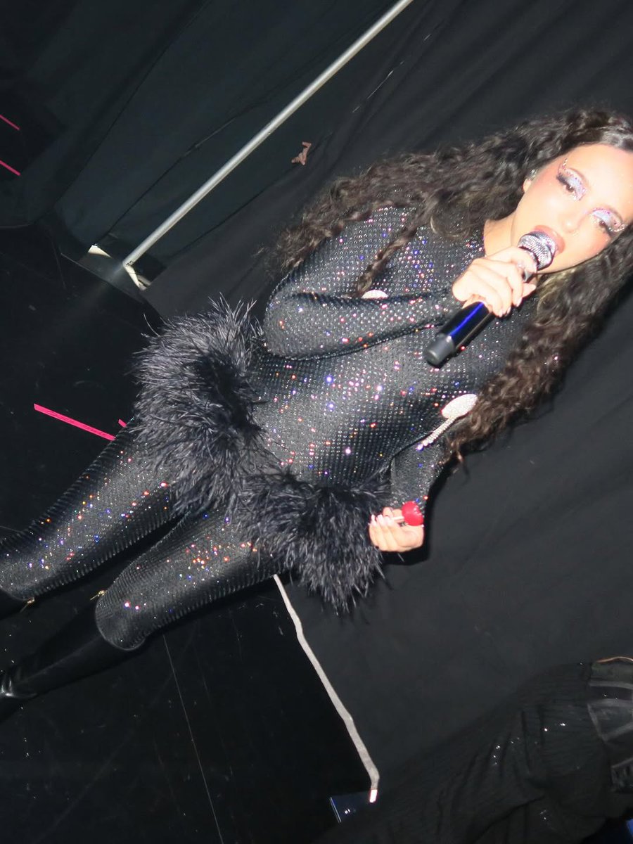 jadethirlwall's tweet photo. having a lovely time https://t.co/WBOlXo70Wj