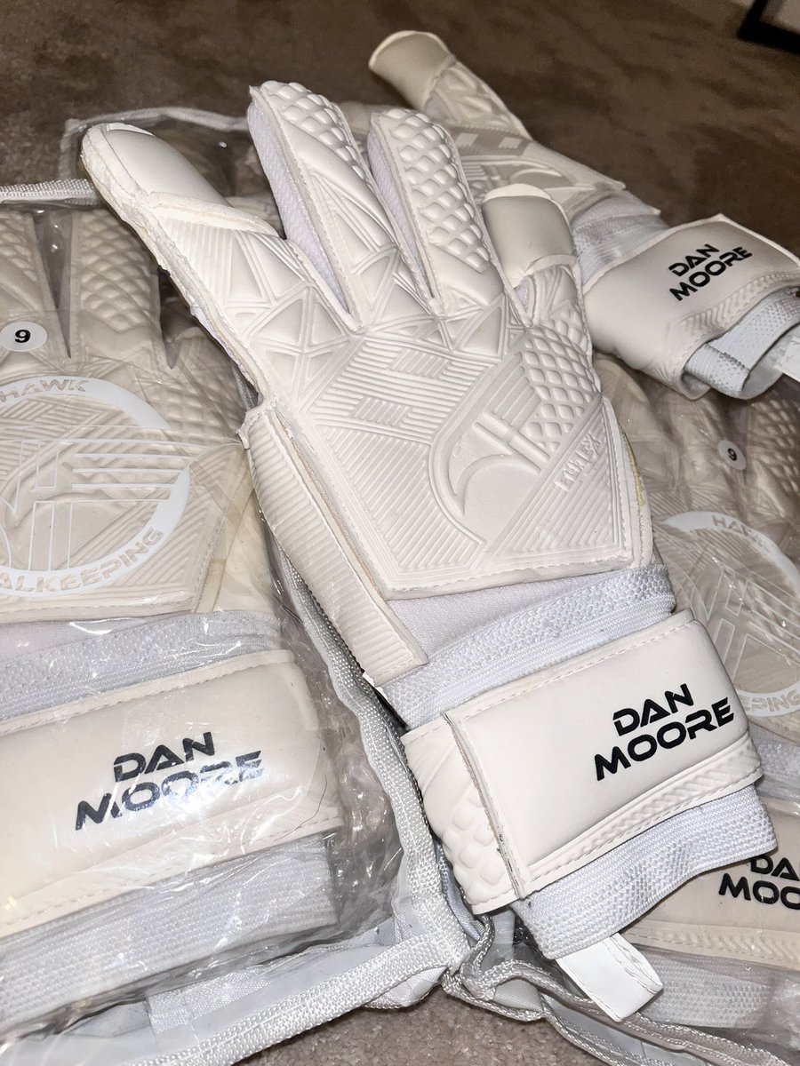 Daniel Moore tweet media