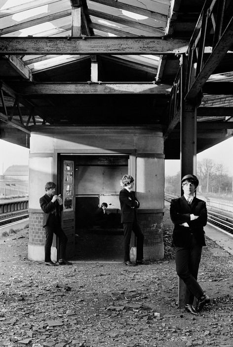 BeatlesArchive2's tweet photo. The #Beatles on train platform at Acton Station while filming A Hard Day’s Night, 5 April 1964.
📷David Hurn https://t.co/ZHY6XOju4b